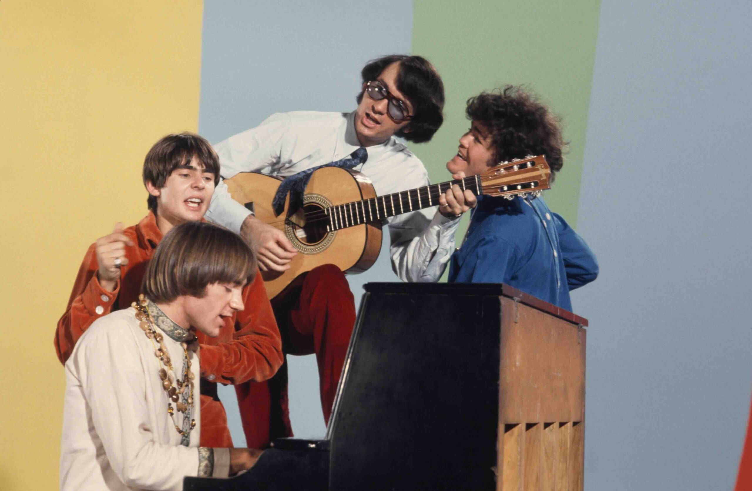 LOS ANGELES - AUGUST 1967:  Davy Jones, Mickey Dolenz, Peter Tork and Mike Nesmith on the set of the television show The M...
