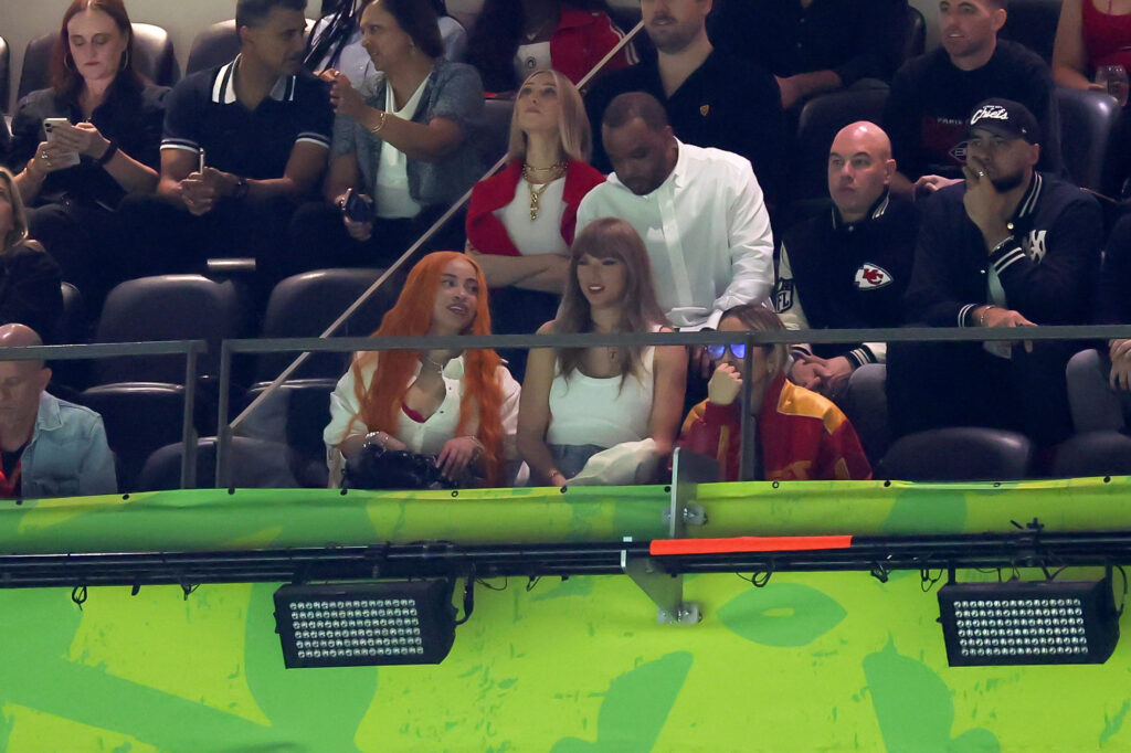 Ice Spice und Taylor Swift bei einem NFL-Spiel der Kansas City Chiefs