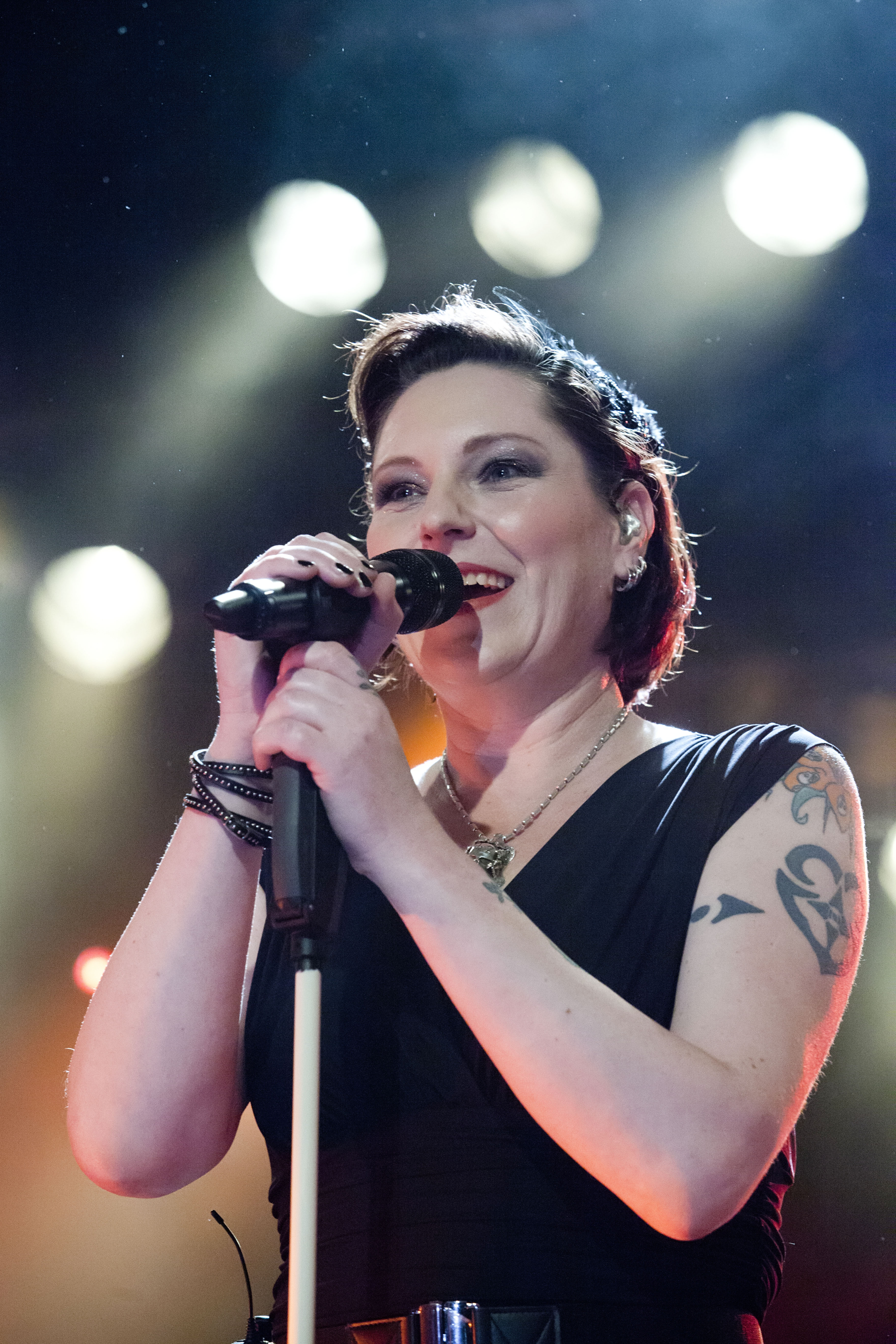 BERLIN, GERMANY - JUNE 25: Singer AnNa R of German band Gleis 8 performs live during a concert at the Astra on June 25, 20...