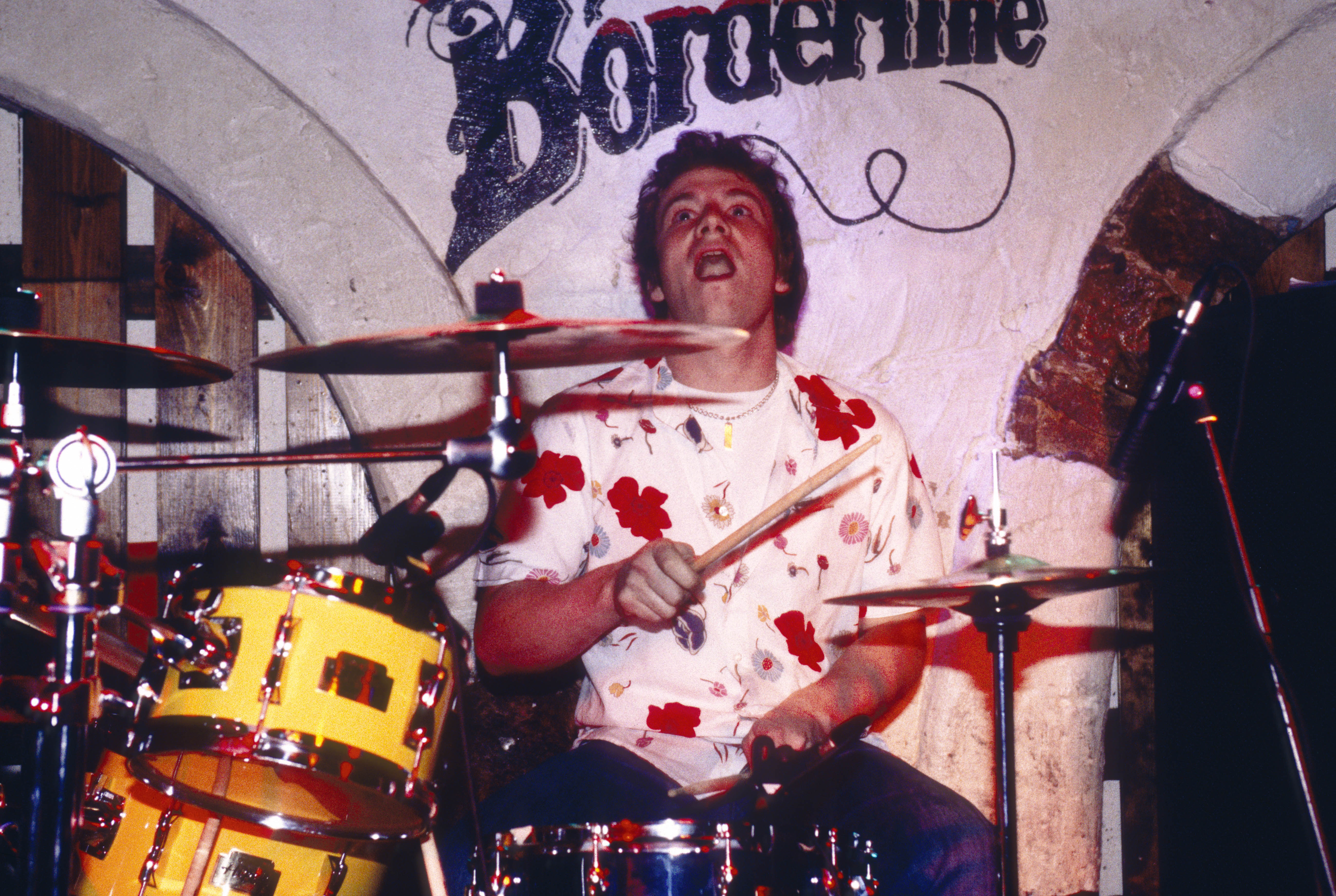UNITED KINGDOM - JANUARY 01:  BORDERLINE  Photo of Jamie OLIVER, Chef Jamie Oliver performing on stage, playing drums  (Ph...