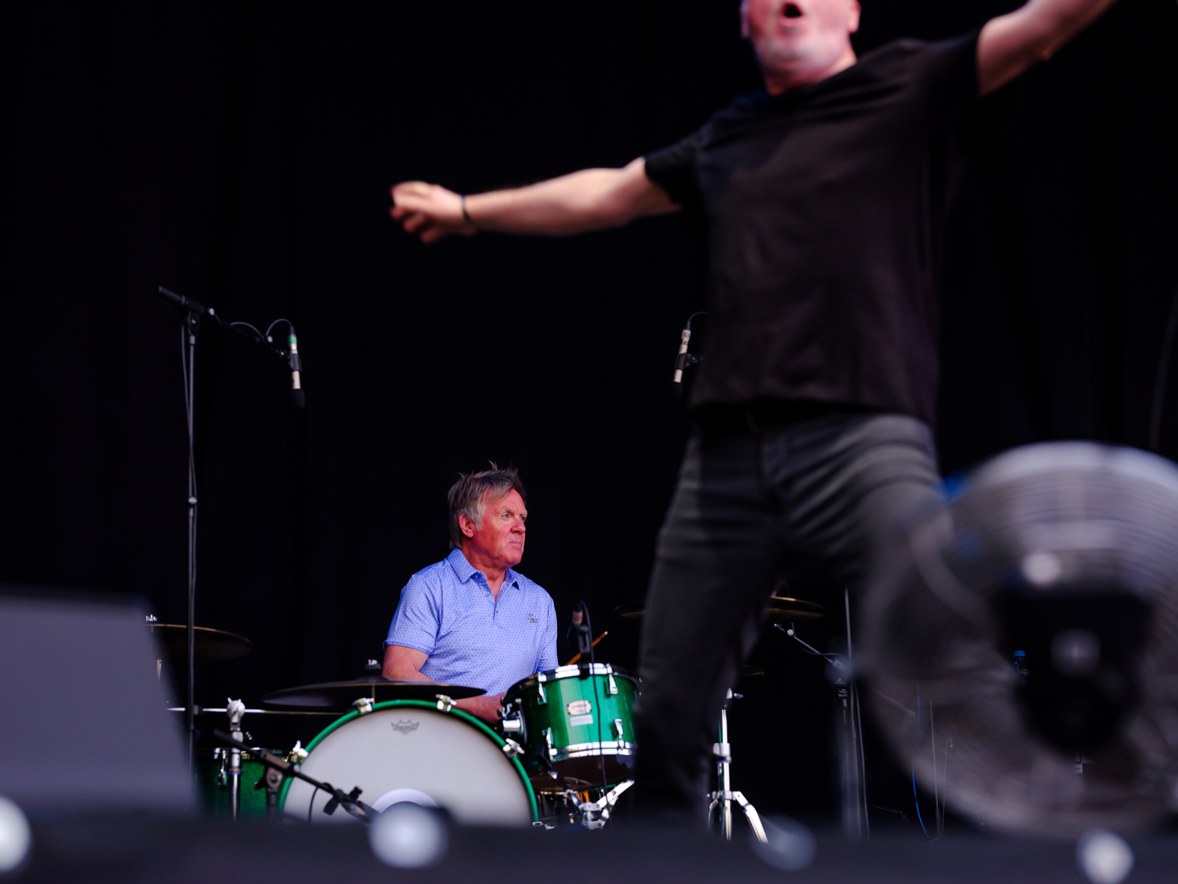 LS / The Undertones um Sänger Paul McLoone spielen als Vorband der Sex Pistols in der Zitadelle Berlin. Und begeistern da...