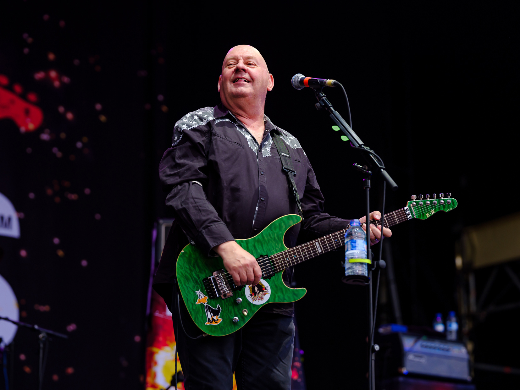 LS / Sänger Jake Burns und die Stiff Little Fingers spielen als Vorband der Sex Pistols in der Zitadelle Berlin.