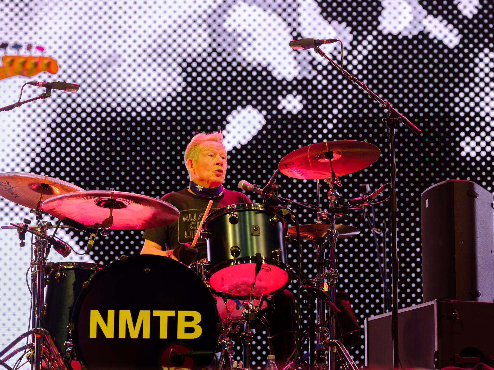 LS / Schlagzeuger Paul Cook ist zusammen mit Gitarrist Steve Jones einer der Gründer der Sex Pistols.