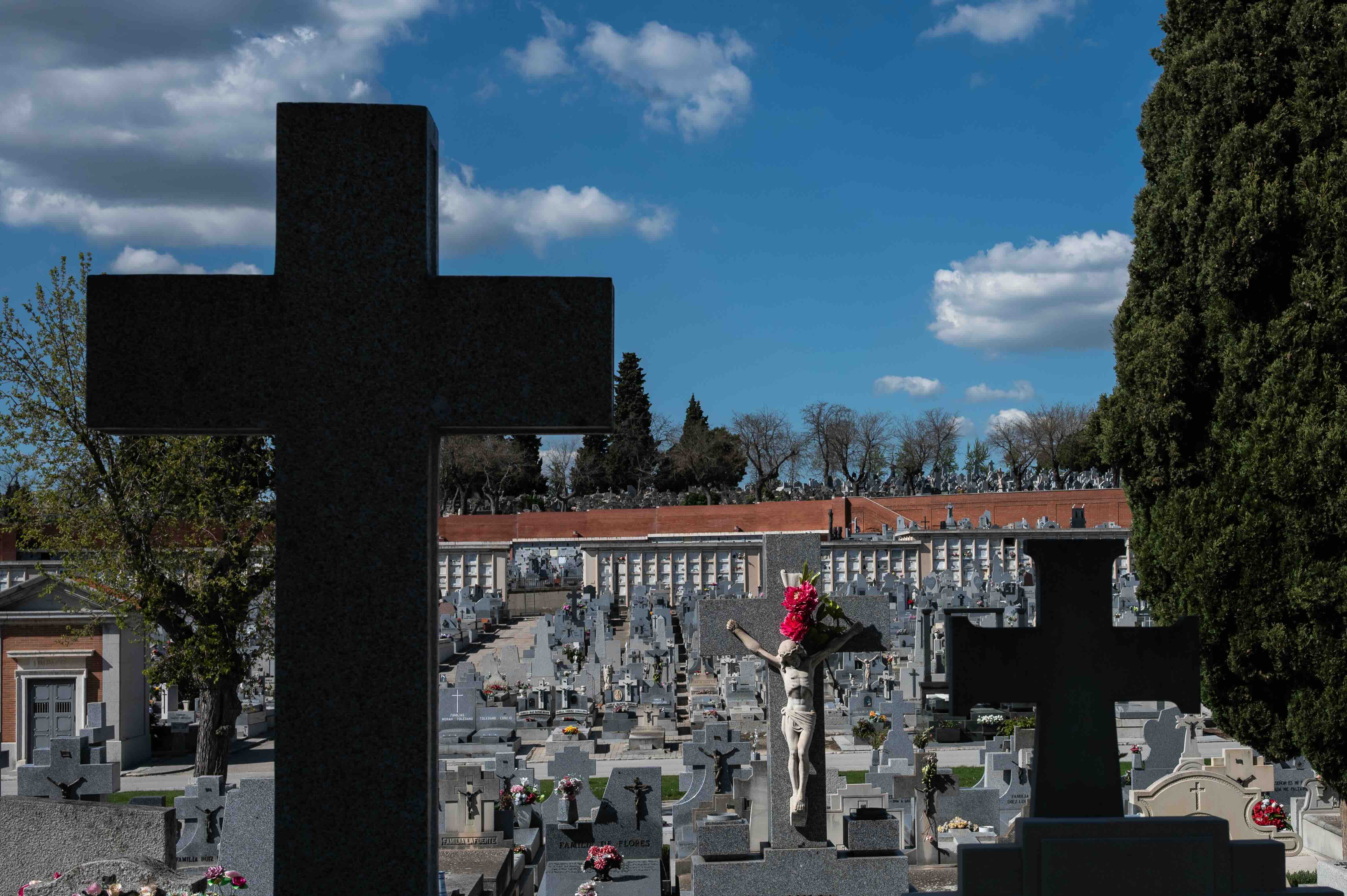 MADRID, SPAIN - 2025/04/07: Crucifixes on the graves of the cemetery of Nuestra Señora de la Almudena, the main cemetery ...