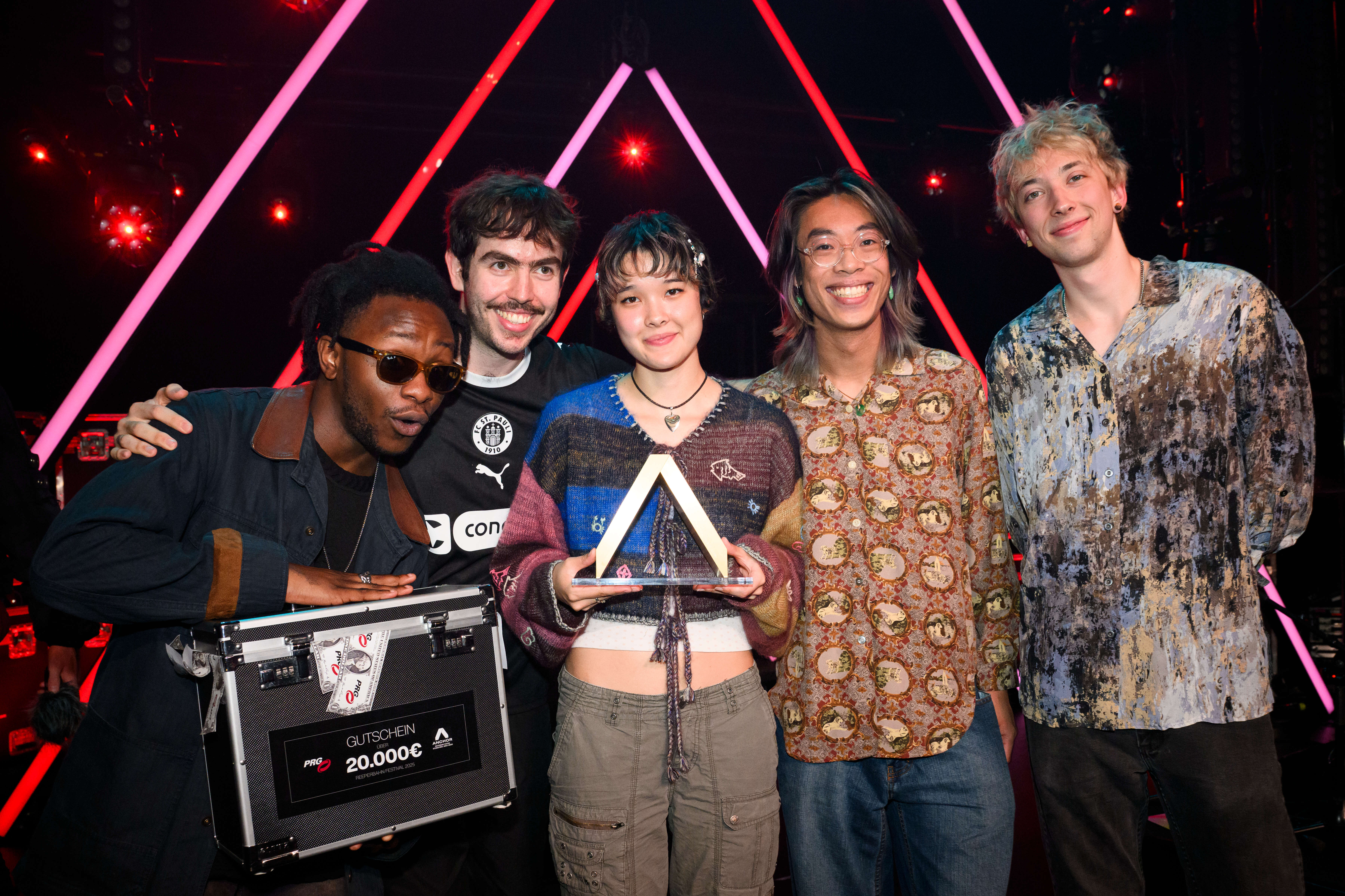 Violinist Claudius Agrippa (l-r), Bassist Noam Tanzer, Sängerin und Gitarristin Mei Semones, Bratschist Noah Leong und Sc...