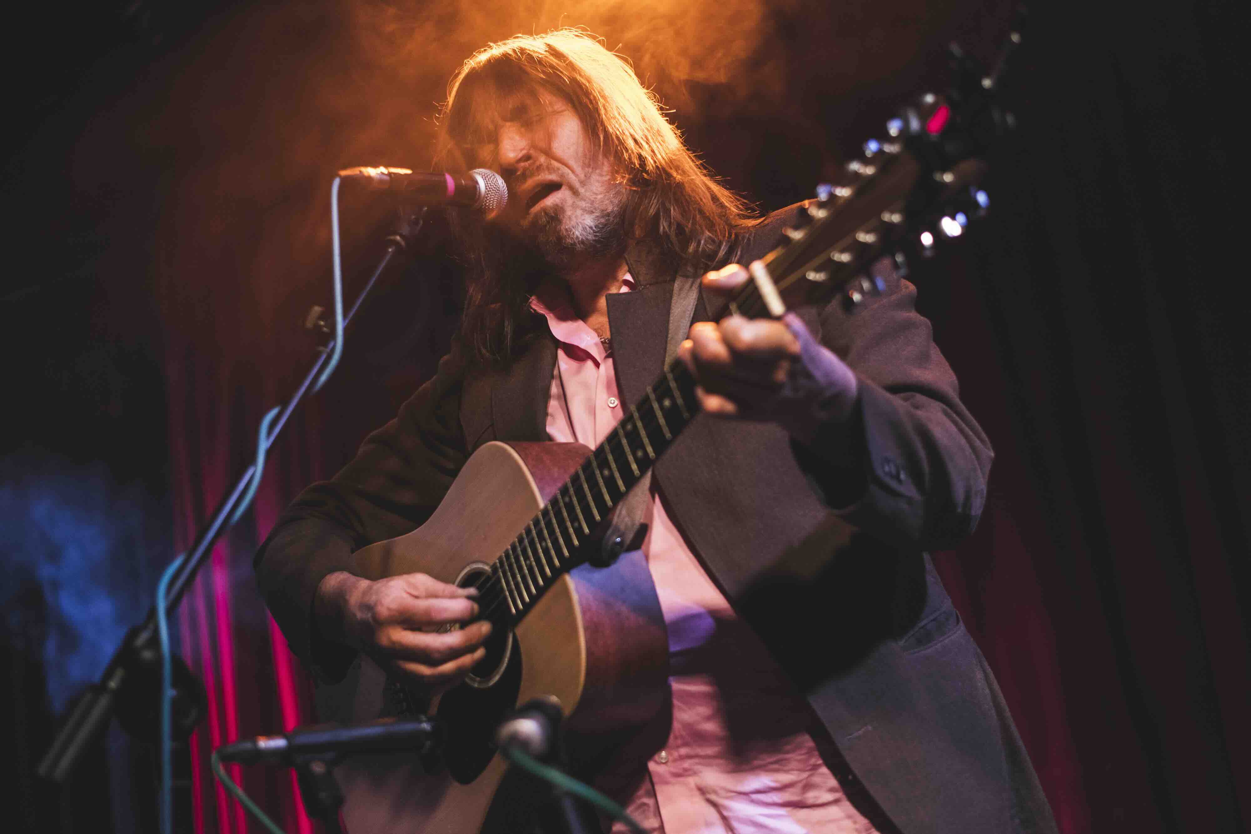 MADRID, SPAIN - NOVEMBER 06: Evan Dando performs on stage at El Sol on November 06, 2024 in Madrid, Spain. (Photo by Maria...