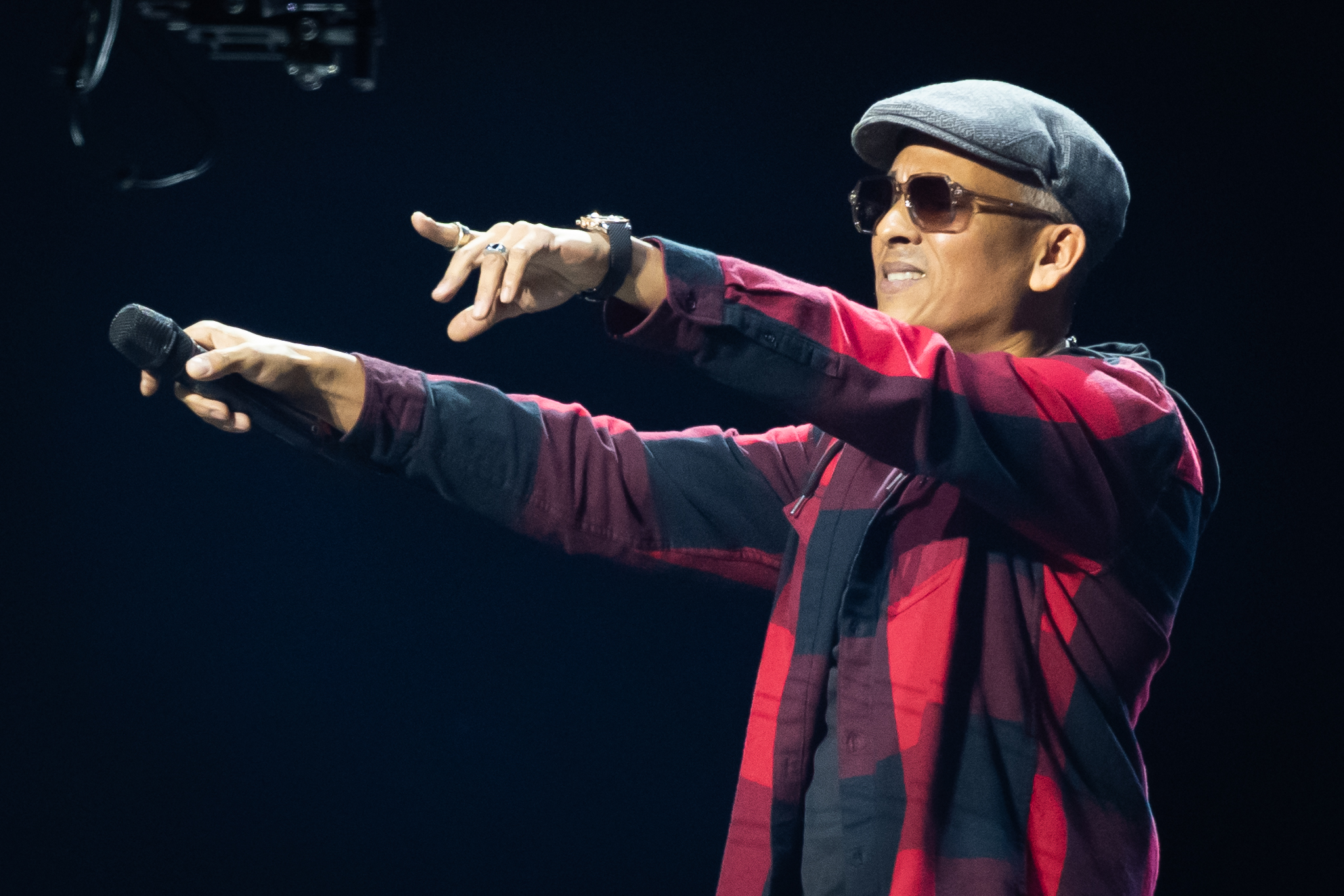 COLOGNE, GERMANY - DECEMBER 16:  (EDITORIAL USE ONLY) Xavier Naidoo performs live during a concert at Lanxess Arena on Dec...