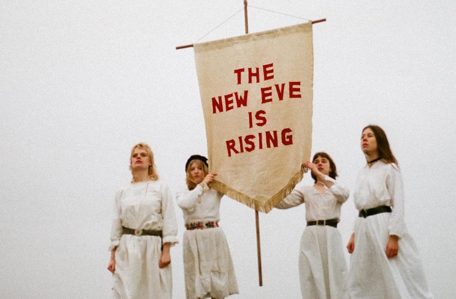 Cover-Artwork von „The New Eve Is Rising“ von New Eves