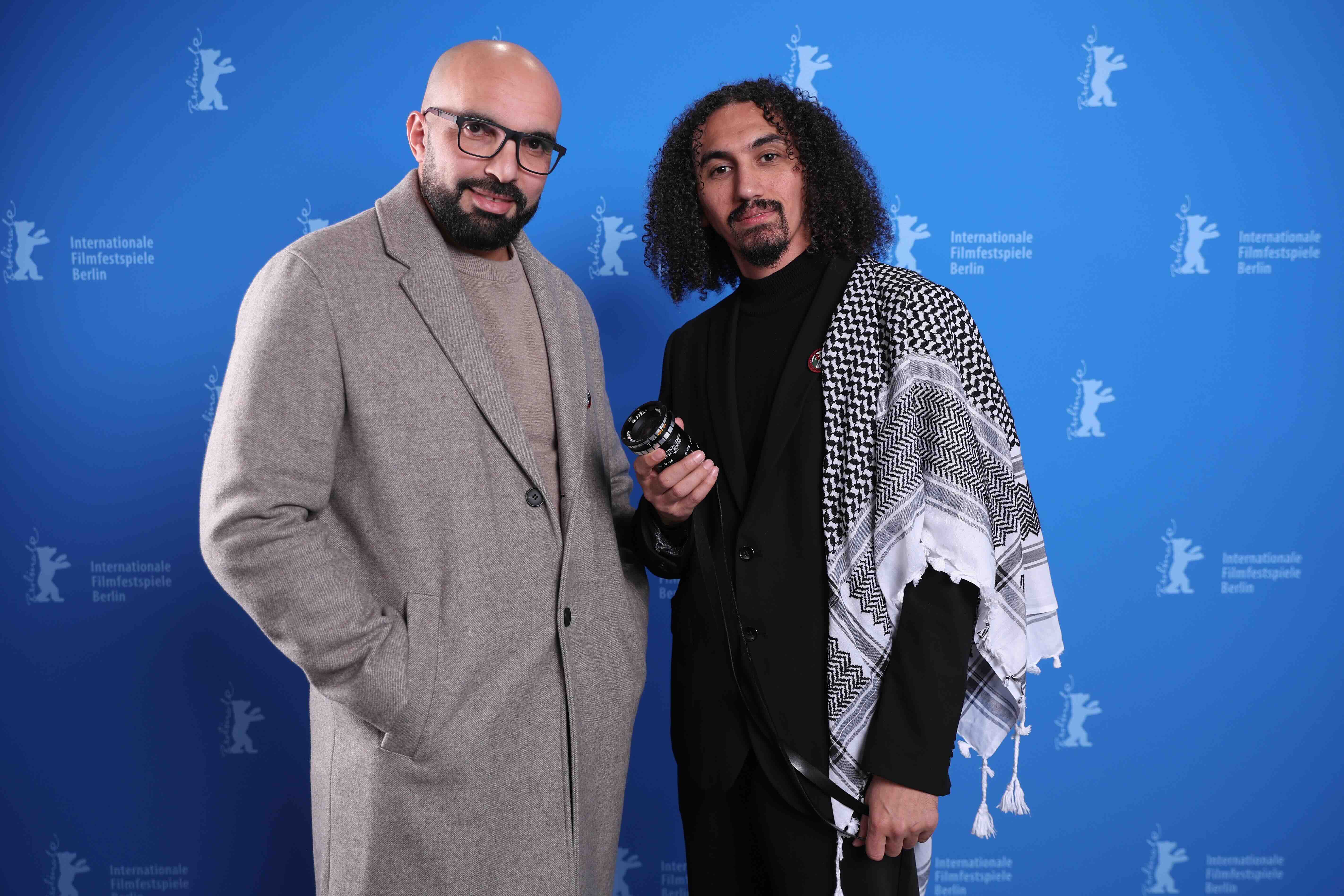 Der palästinensische Regisseur Abdallah Alkhatib (r) und der algerische Produzent Taqiyeddine Issaad haben für ihren Fil...