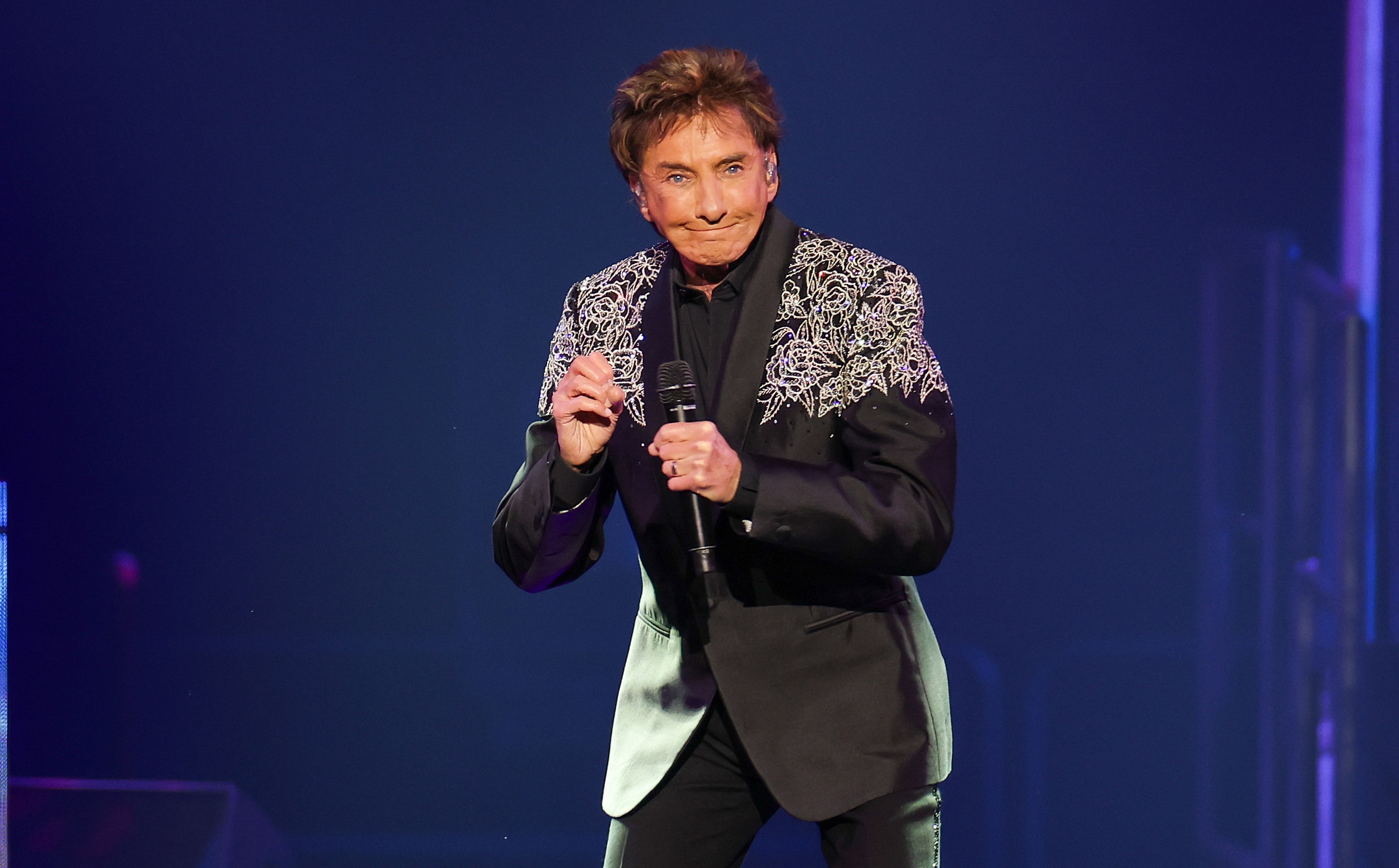 Barry Manilow live