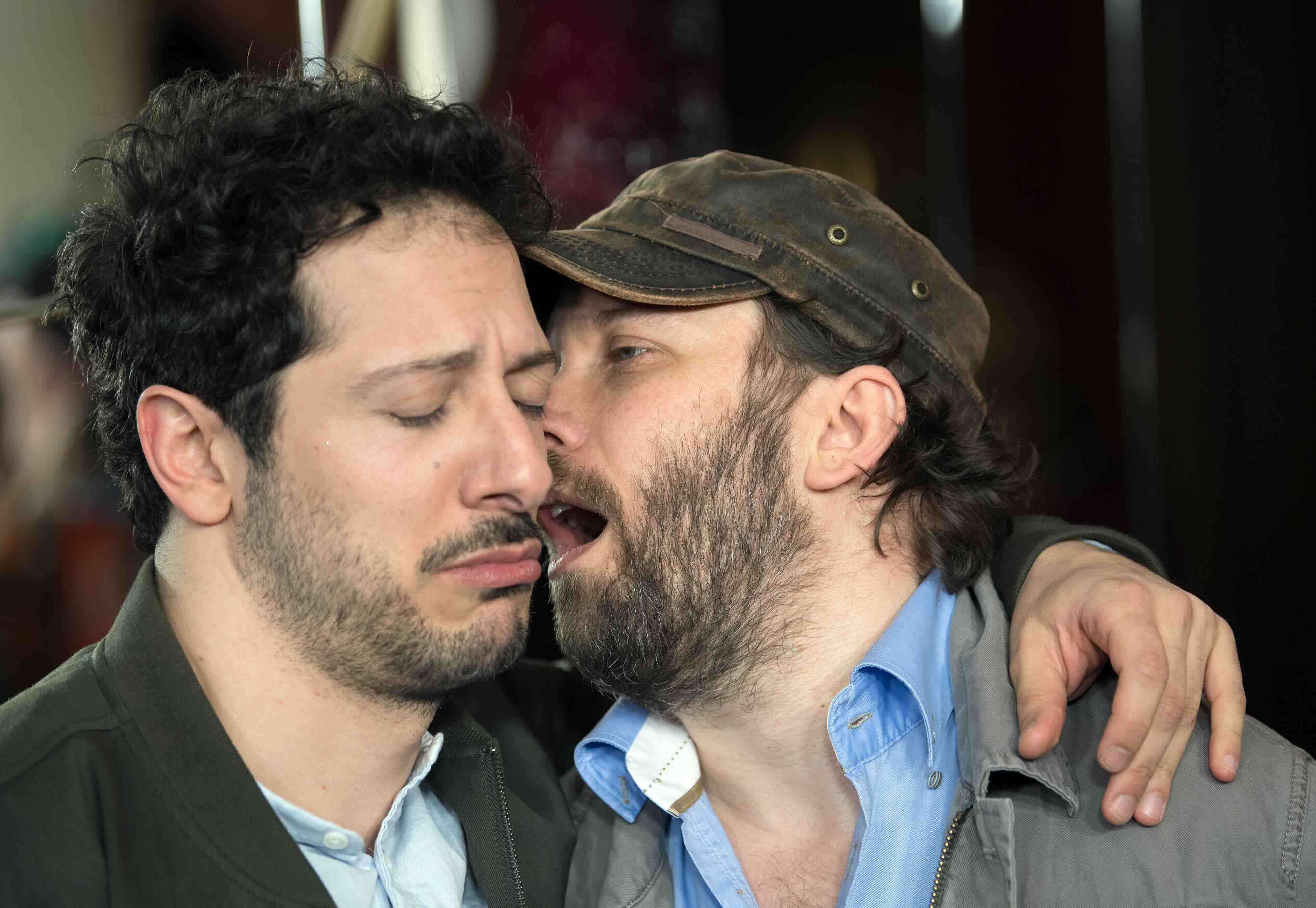 21.03.2018, Berlin: Die Schauspieler Christian Ulmen (l) und Fahri Yardim kommen zur Premiere der Maxdome/ProSieben-Serie ...