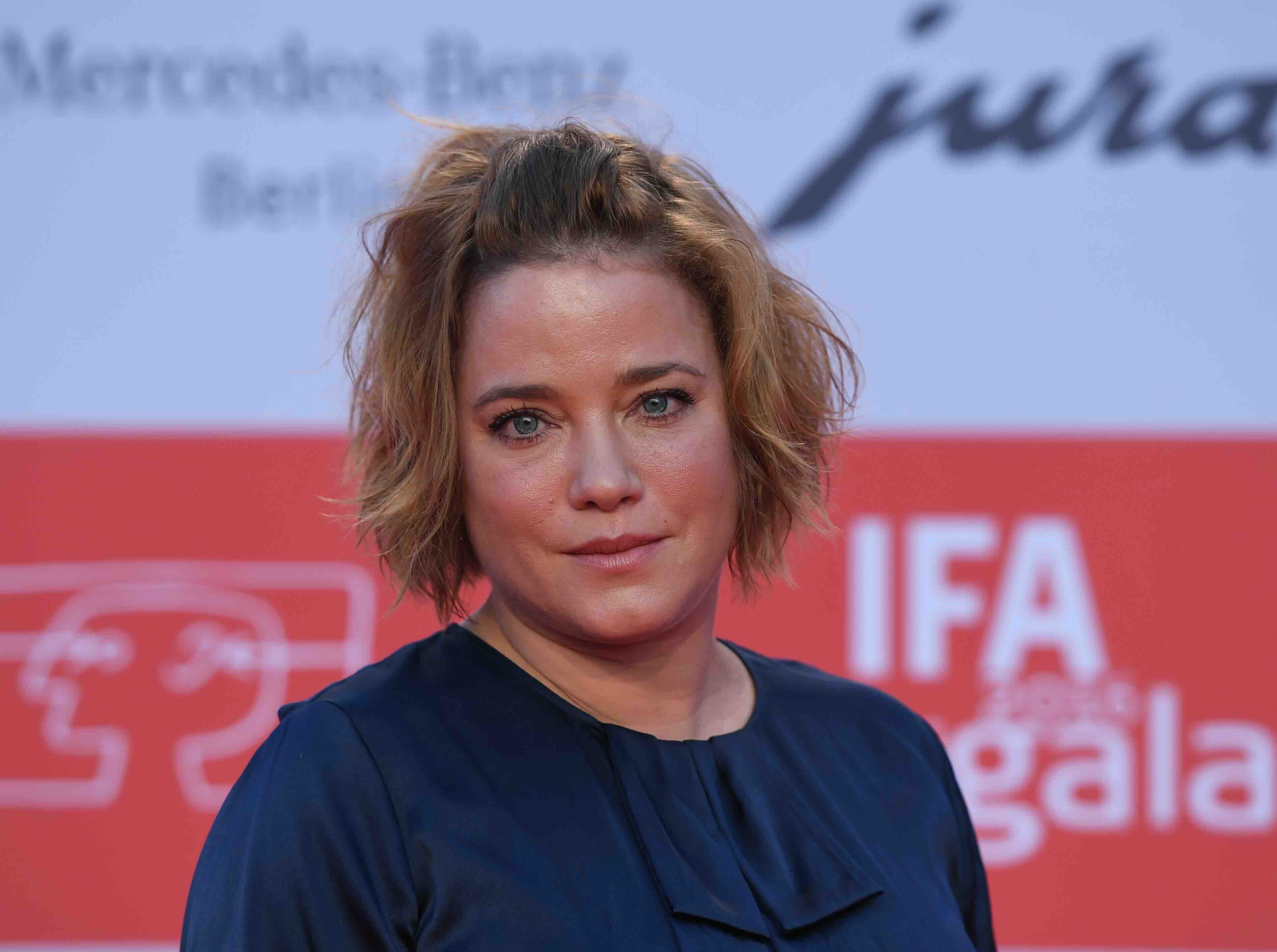 ARCHIV - Die Schauspielerin Muriel Baumeister kommt am 01.09.2016 in Berlin zur Eröffnungsgala der Internationalen Funk-A...