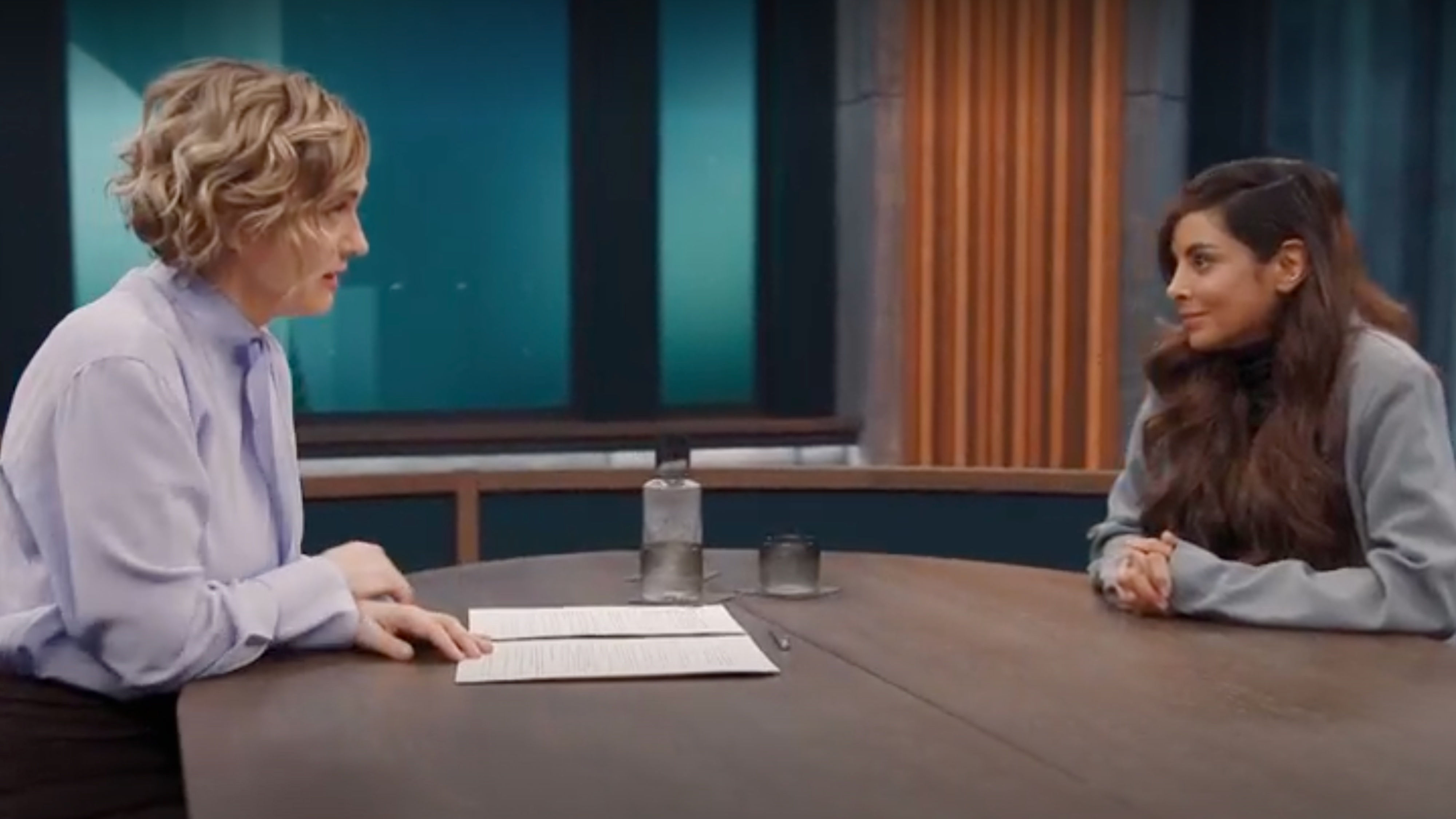 Collien Fernandes in der Talkshow von Caren Miosga