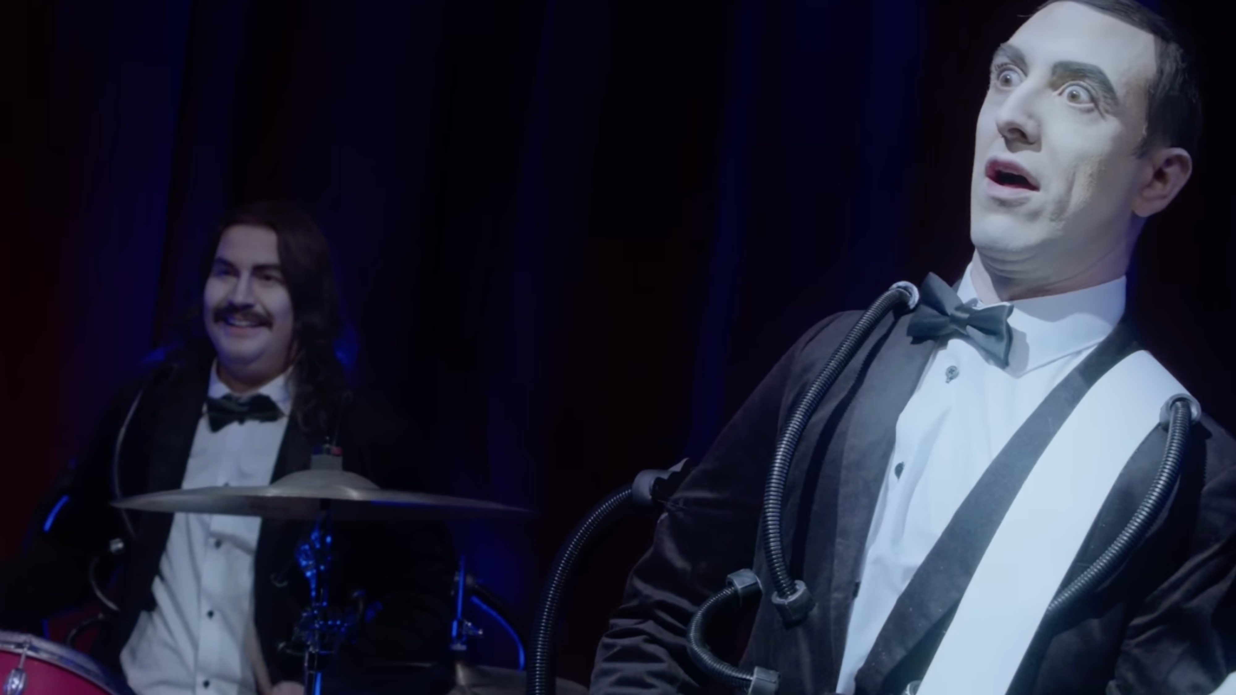 Mutoid Man in ihrem Video zu „Call Of The Void“